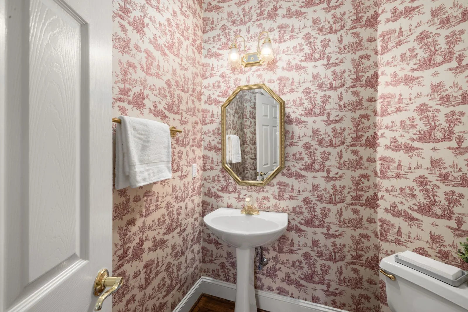 Can Wallpaper Be Removed From Plaster Walls?